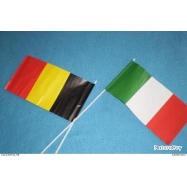 Lot de deux drapeaux de bureau (petite taille) !