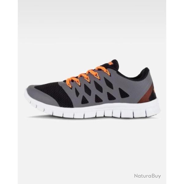 Chaussure sportive  NOIRE.Semelle EVA couleur blanche