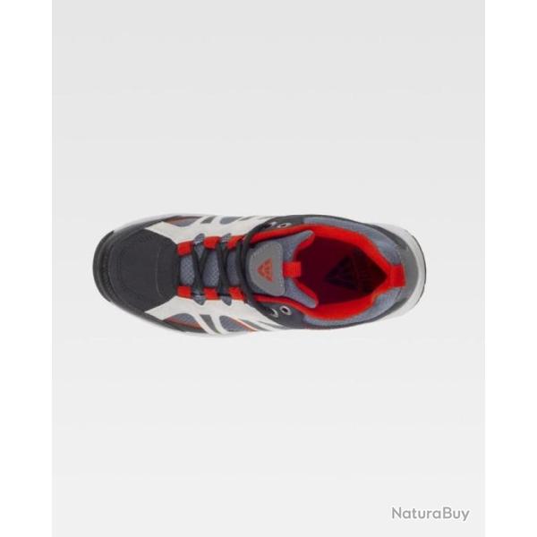 chaussures type trekking rouge