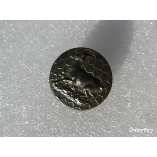 ancien bouton pour v�tement de chasse Biche
