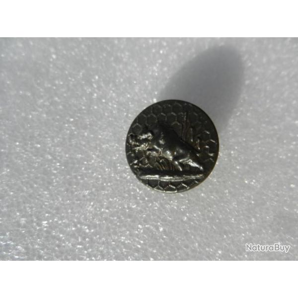 ancien bouton pour v�tement de chasse sanglier