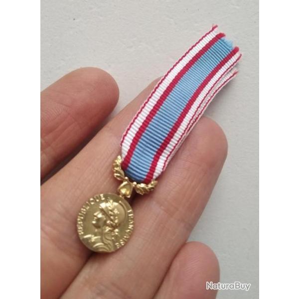 Petite m�daille comm�morative des op�rations de s�curit� et de maintien de l'ordre