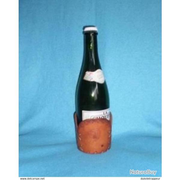 Enjoliveur de bouteille en cuir travaill� !