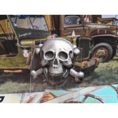 Insigne (pin's) Tête De Mort Punk Argenté - Dimensions 3x3 Cm - Fixation épingle - Occasion Très Bon état