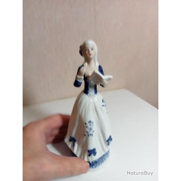 statuette en porcelaine �maill� hauteur 19 cm