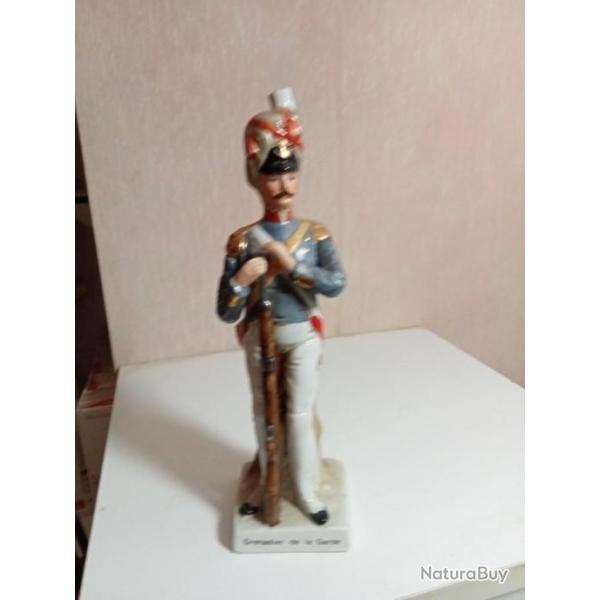 statuette soldat d'infanterie en porcelaine hauteur 23 cm