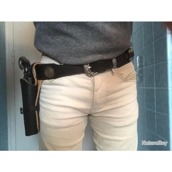 Ceinturon pour Revolver en cuir Epais (DROITIER) avec POIGNARD