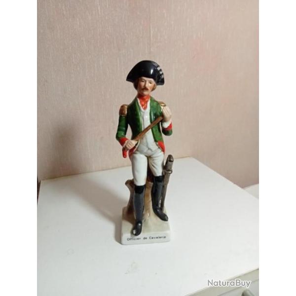 statuette officier de cavalerie en porcelaine hauteur 22,5 cm