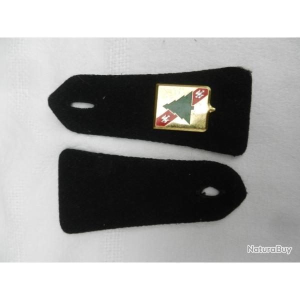 paire d'anciennes �paulettes/pattes d'�paule militaires avec insigne du service de l'intendance.
