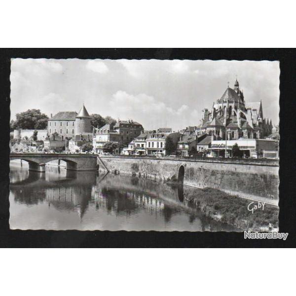 mayenne les bords de la mayenne l'glise notre-dame , citroen,  carte postale semi-moderne ou anc