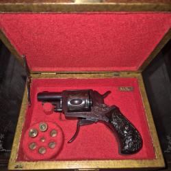 Revolver bulldog Li&eacute;geois en coffret