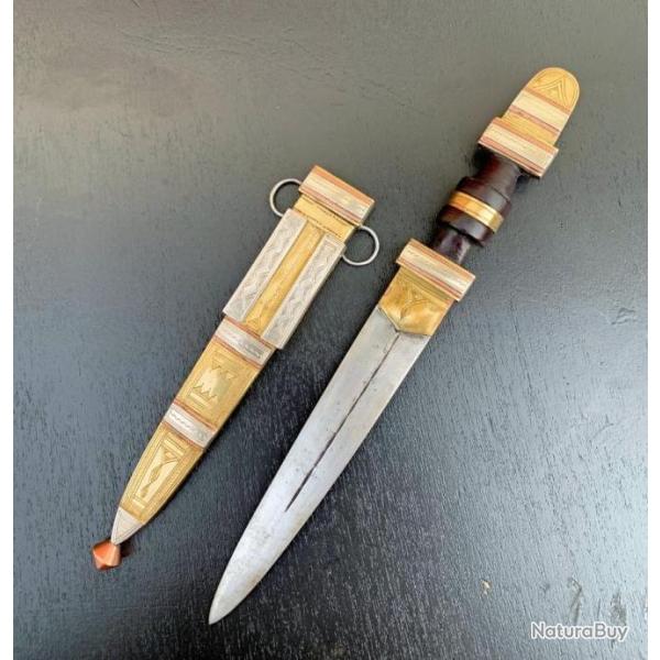 SUPERBE COUTEAU AFRICAIN TOUAREG, ANNEE 70/80, LAITON MASSIF CUIVRE ET ARGENT LOCAL, TOP