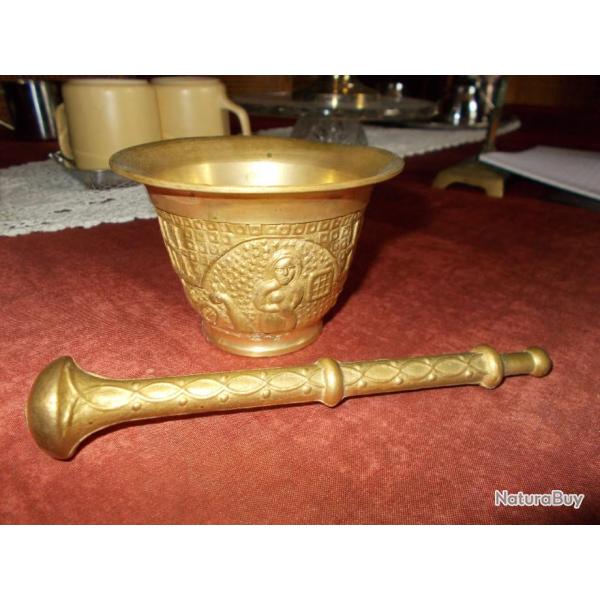 Mortier massif  en Laiton  avec pilon