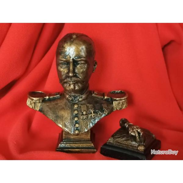 Buste de Jean Danjou avec la main "l�gion �trang�re"