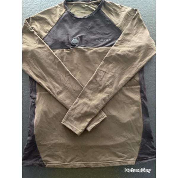 Bonjour,je vends un T-shirt harkila HEAT,taille L,d'occasion,en bon tat quelques marques(peluches).