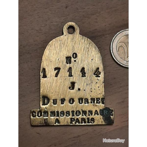 Plaque de m�tier - commissionnaire num�rot� � Pais - fin XIXe si�cle- � nettoyer- en laiton. Rare