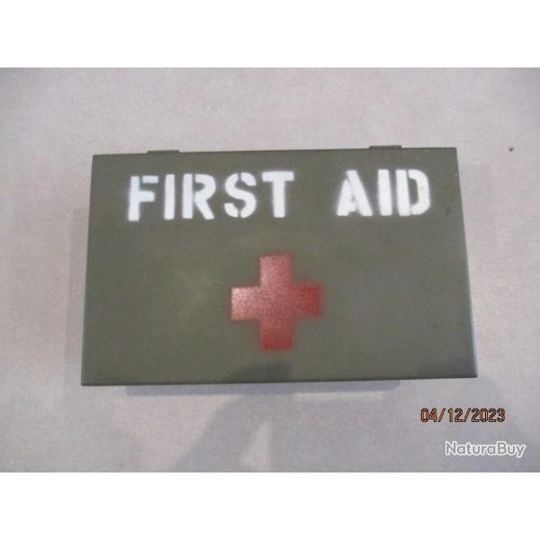 Rare boite FIRST AID pour vhicules US WWII, 100 % complte.