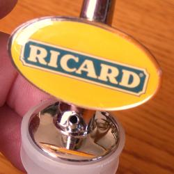 T- BELLE DOSETTE RICARD VINTAGE DES ANNEES 70/80/ QUE L'ON POSITIONNAIT SUR UNE BOUTEILLE NEUVE --