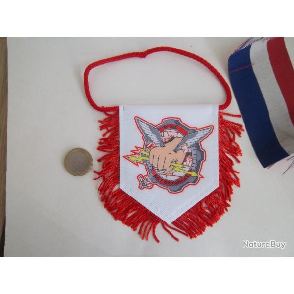 fanion B.A 122 arptes apprentis-mcaniciens Promotion P143 Sergent Dronchat