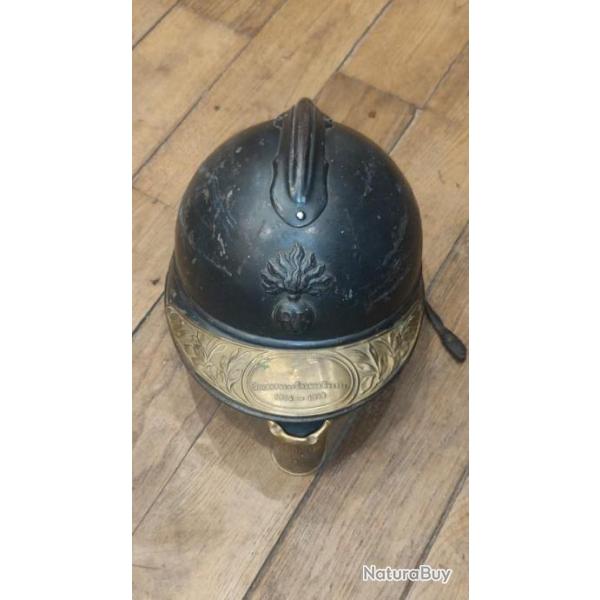 Casque d'infanterie Adrian modle 1915 avec plaque soldat de la grande guerre . WW1