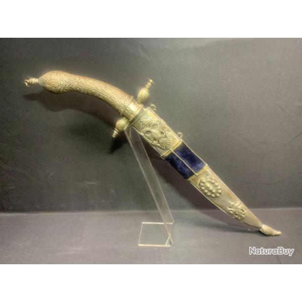 SUPERBE COUTEAU DES BALKANS, ORIGINE GREC, XX� SIECLE, TOUT EN MASSIF ET LAME GRAVEE