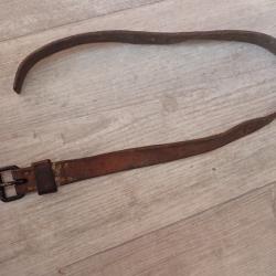 Lani&egrave;re en cuir. Brelage, paquetage sac &agrave; dos. L : 60 cm environ