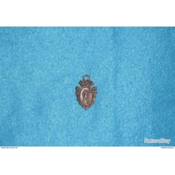 Pendentif en Bronze "Indien tirant � l'arc" !