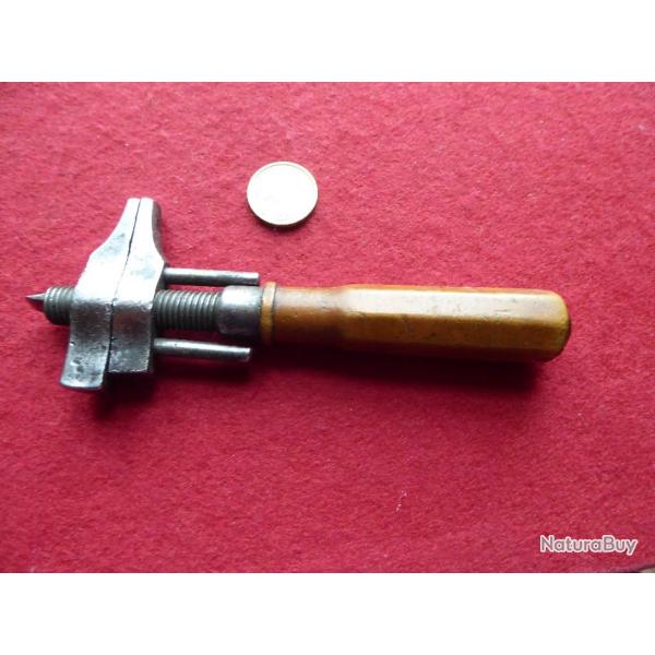 cl a mollet Manche bois , tournevis , marteau ancien ancien  15 Cm