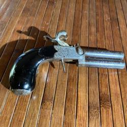 BEAU ET PEUT COURANT PISTOLET DERRINGER  SUPERPOS&Eacute; A PERCUSSION