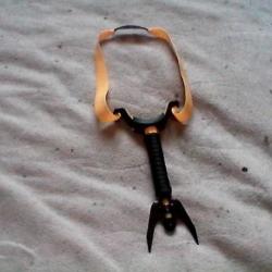 LANCE PIERRE artisanal " gu&egrave;pe de chasse "