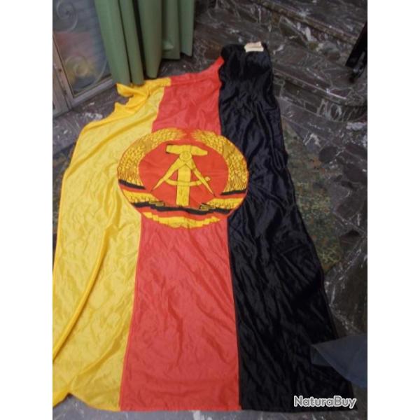 RARE !!! Drapeau MILITAIRE ALLEMAND RDA   100% d'origine !!!