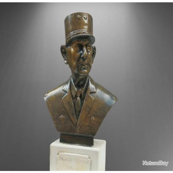 Buste du G�n�ral de Gaulle - Hauteur :17 cm  Finition patine bronze 4a.