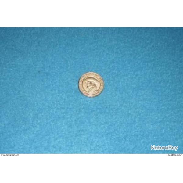 Pin's (�pingle) Buffalo BILL commemorative WINCHESTER plaqu� OR ! Collection !