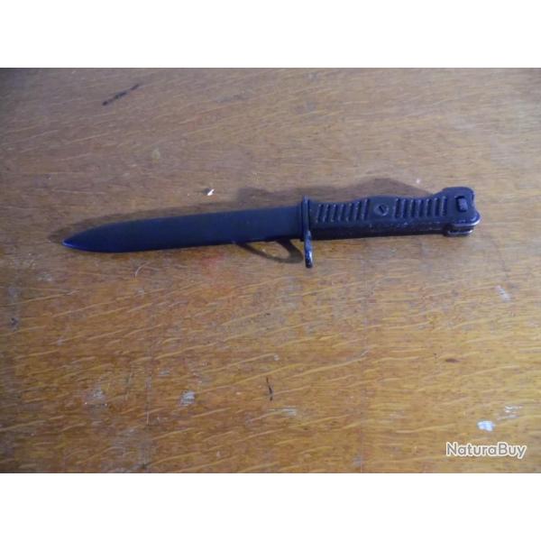 BAIO POIGNEE PLASTIQUE YOUGOSLAVE MODELE 1956 SUR L ABC 2 ETOILES