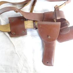 289) lot  ceinturon + brelage + &eacute;tui pistolet+ &eacute;tui pour 2 chargeurs +petite giberne US en cuir TBE