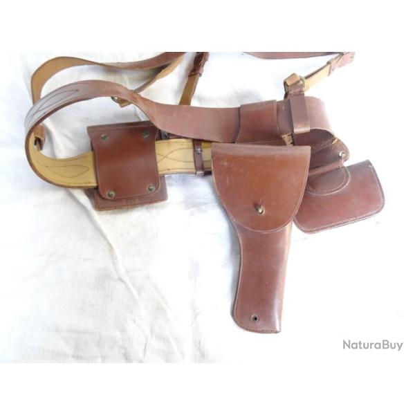 289) lot  ceinturon + brelage + �tui pistolet+ �tui pour 2 chargeurs +petite giberne US en cuir TBE