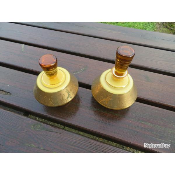 Ensemble comprenant Flacon & Boite couverte en Opaline Jaune & Dor� d�cor de Putti & Fleur (XX�)