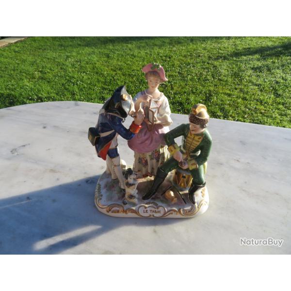 Ancien groupe en porcelaine polychrome repr�sentant trois personnages & chien - PARIS, Locr� (XIX�)