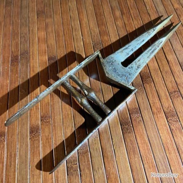 RARE KATAR BIFIDE DOUBLE POINTES EMBL�MATIQUE POIGNARD INDIEN XVlll �me