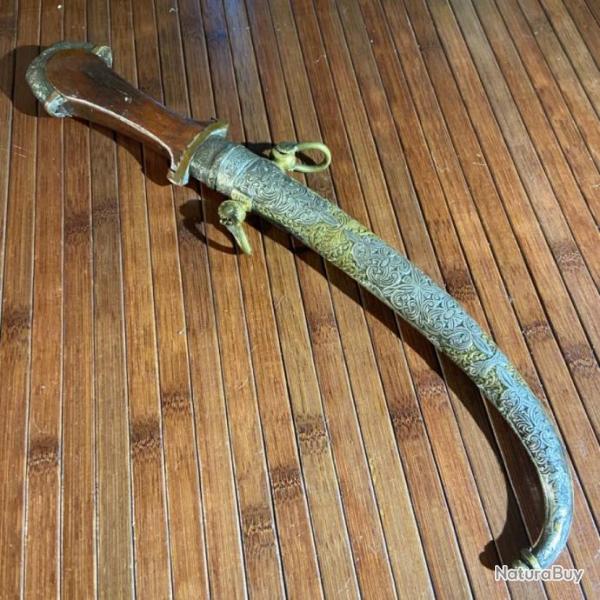 BEAU POIGNARD KOUMIA KOUMYA