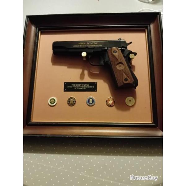 R�plique NON TIRABLE du Colt 1911 a1  de John WAYNE