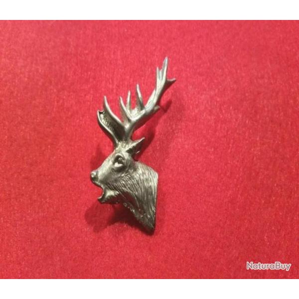 Cerf - Hauteur de la pi�ce : 6 cm  Largeur de la pi�ce : 3 cm fixation pin's
