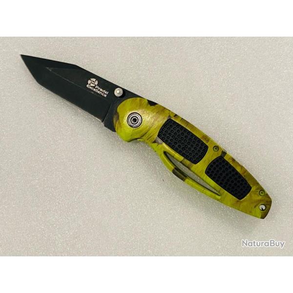 Couteau de Poche Camouflage lame noir et manche m�tal.