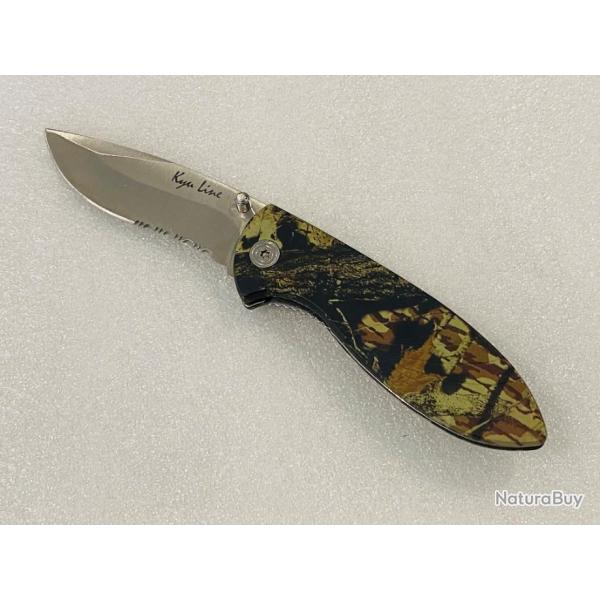 Couteau de poche manche style camouflage.