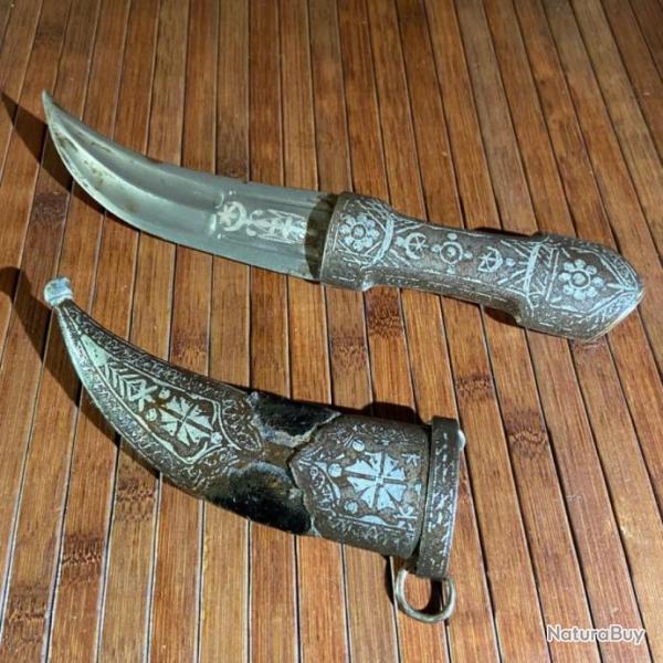 BEAU ET FORT POIGNARD OTTOMAN