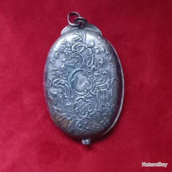 Tr�s joli  pendentif ouvrant Ancien des ann�es 1930/40