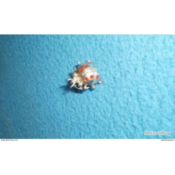 Broche pin's Coccinelle ! Dor�e en partie .