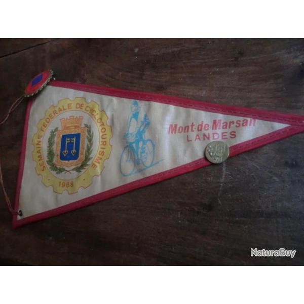 fanion avec insigne  semaine  federale de cyclotourisme 1968
