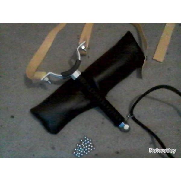 LANCE PIERRE DE CHASSE EN ACIER ARTISANAL