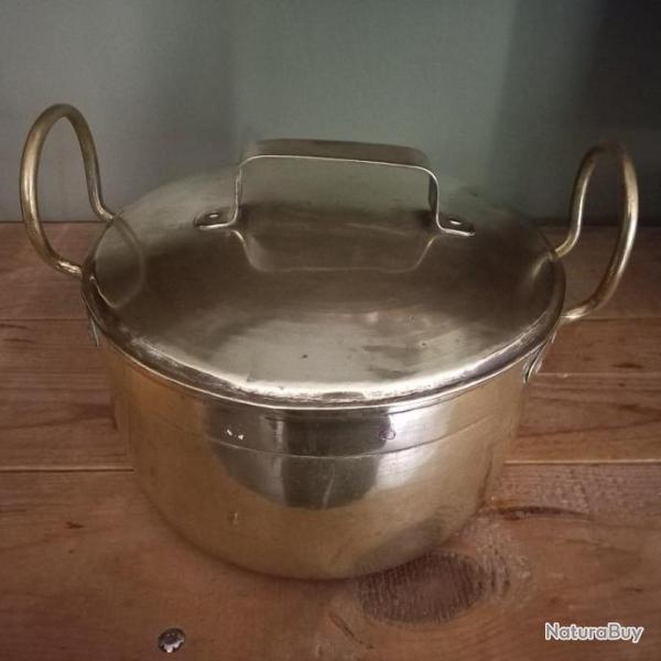 Tr�s jolie marmite du  XVIII�me.  r�alis� � la main ... ,